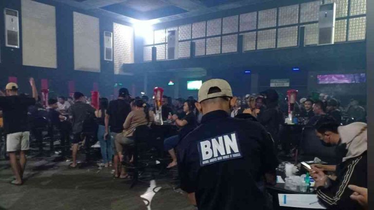 Asyik Bergoyang Di Tempat Hiburan Malam Tuban 3 Pengunjung Positif