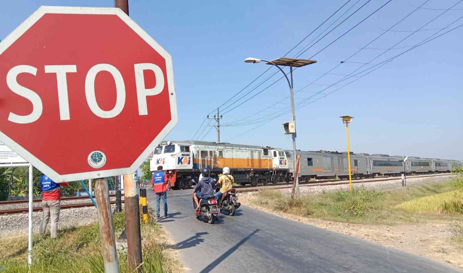 Ternyata Alarm Di Perlintasan Kereta Api Tanpa Palang Gondekan Jombang