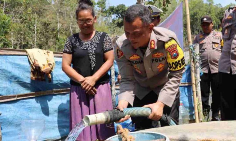 Warga Terdampak Kekeringan Di Pacitan Terima Bantuan Air Bersih 15 Ribu