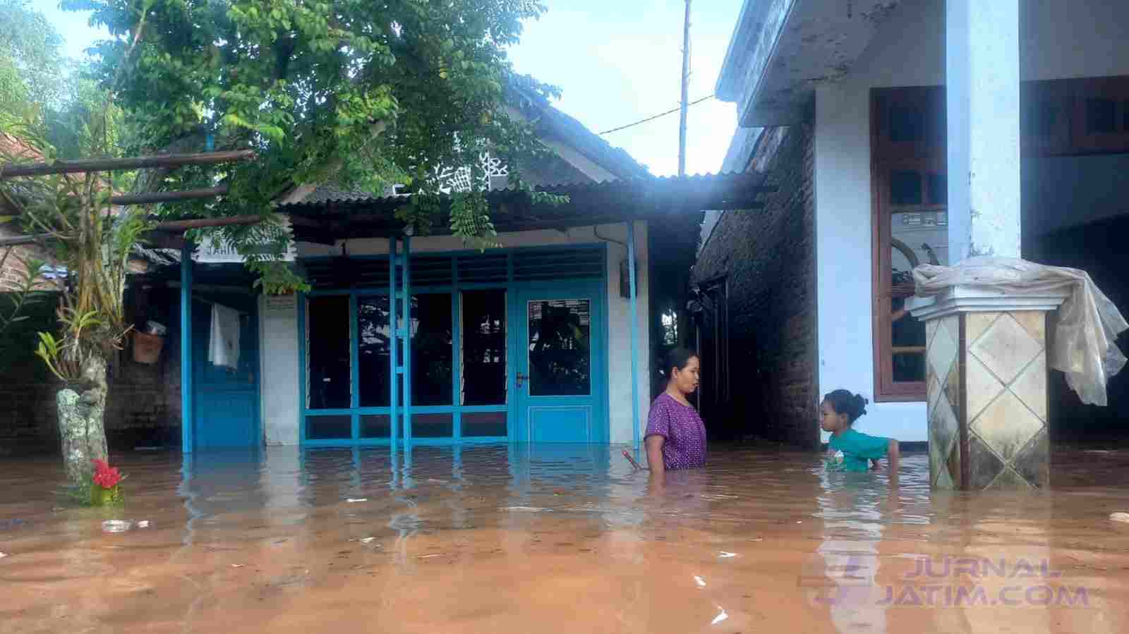 Lihat Permukiman Warga Di Jombang Terendam Banjir Kk Terdampak