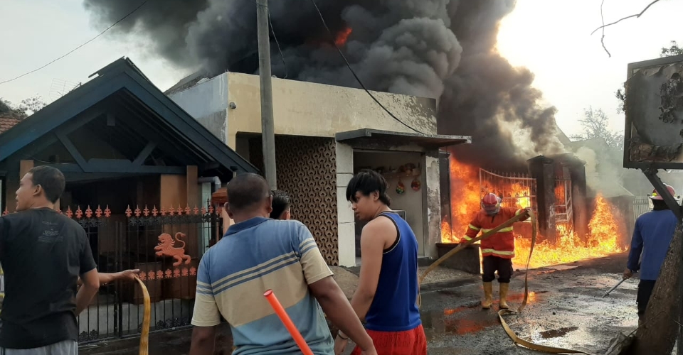 Kantor Konstruksi Dua Lantai di Sidoarjo Terbakar, Kerugian Rp 500 Juta