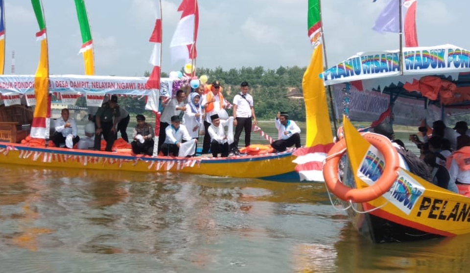 Perahu Hias  Ikon Festival  Nelayan Ngawi 2021 Jurnal Jatim