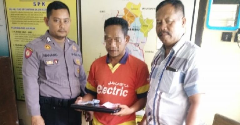 Guru Swasta Gasak Laptop di Balai Desa Banyuarang Jombang - Berita