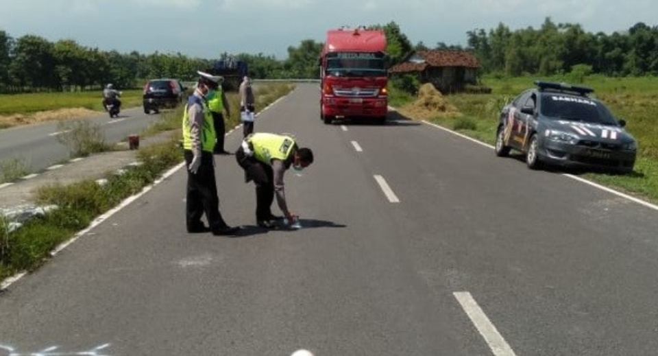 Pindah Jalur, Pengendara Motor Tewas Ditabrak Xenia di Jombang