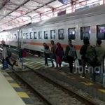 Penumpang Kereta di stasiun