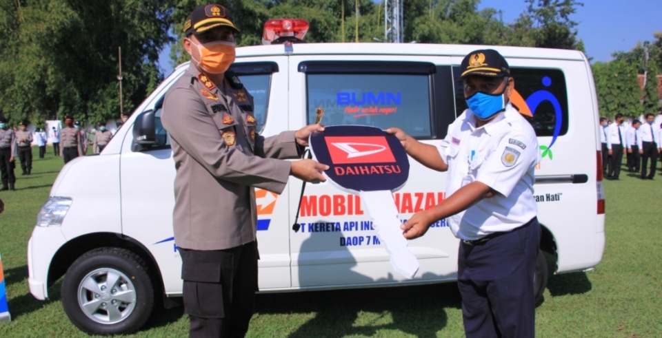 Polres Madiun Terima Bantuan Mobil Jenazah dari PT KAI Daop 7