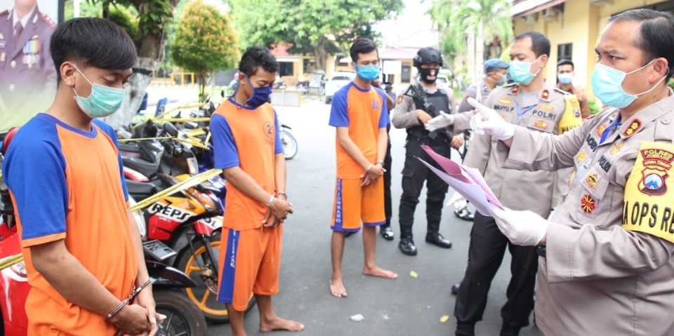 Pencuri Dan Penadah Motor Curian di Jombang Dibekuk, Satu Pelaku Ditembak