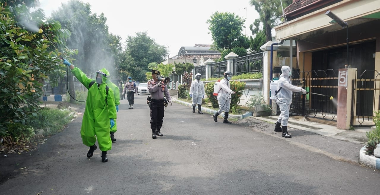 Dua Wilayah Zona Merah di Jombang, Disemprot Cairan Disinfektan