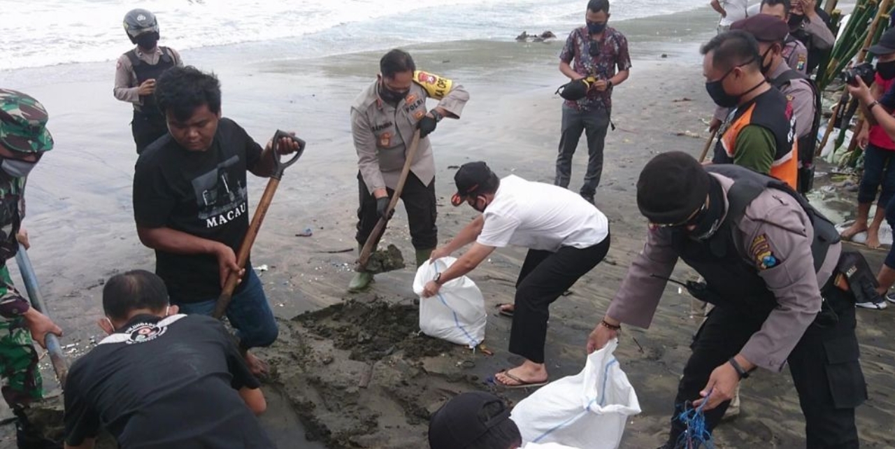 Banjir rob di Kabupaten Tulungagung