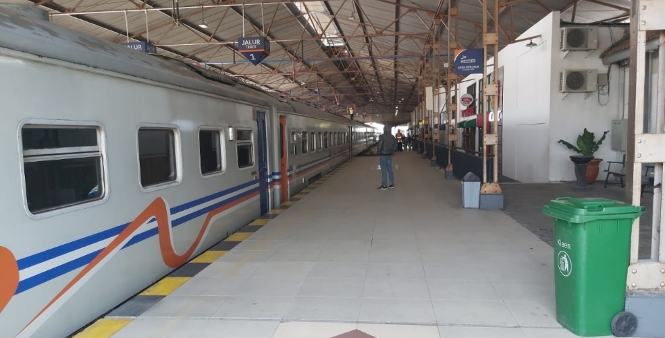 Empat Stasiun Dilewati, KA Lokal Hanya Berhenti di Stasiun Jombang