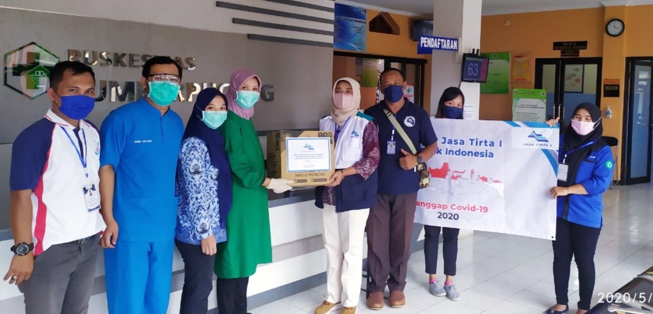 Bantuan APD dan paket sembako