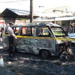 Mobil Zebra Terbakar Lalu Tabrak Motor Dan Warung di Nganjuk