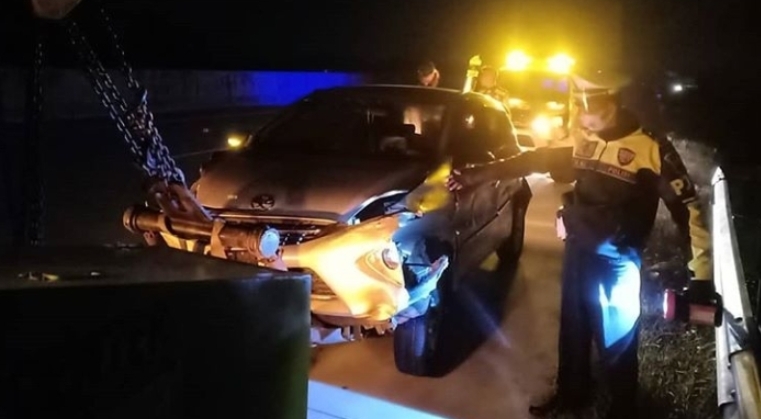 Oleng, Mobil Dosen Malang Tabrak Guardrail di Tol Sragen-Ngawi