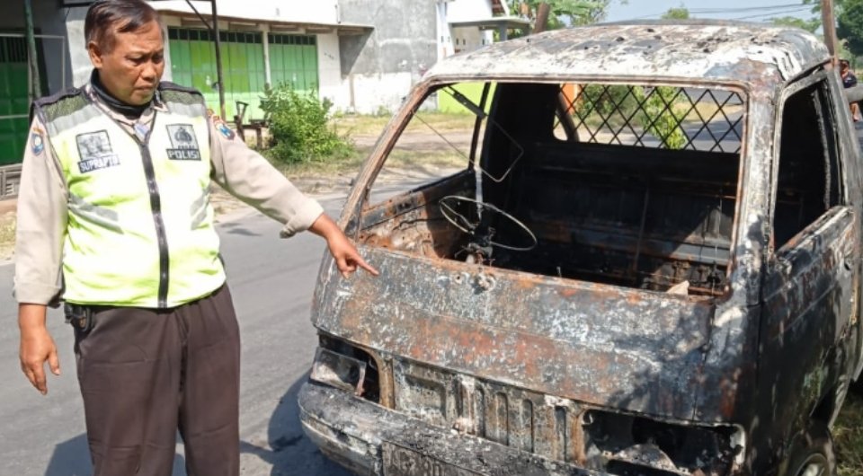 Bengkel Las Dan Mobil Angkutan di Nganjuk Hangus Terbakar