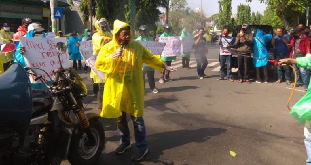 Pakai APD, Projo Jombang Demonstrasi Transparansi Anggaran COVID-19