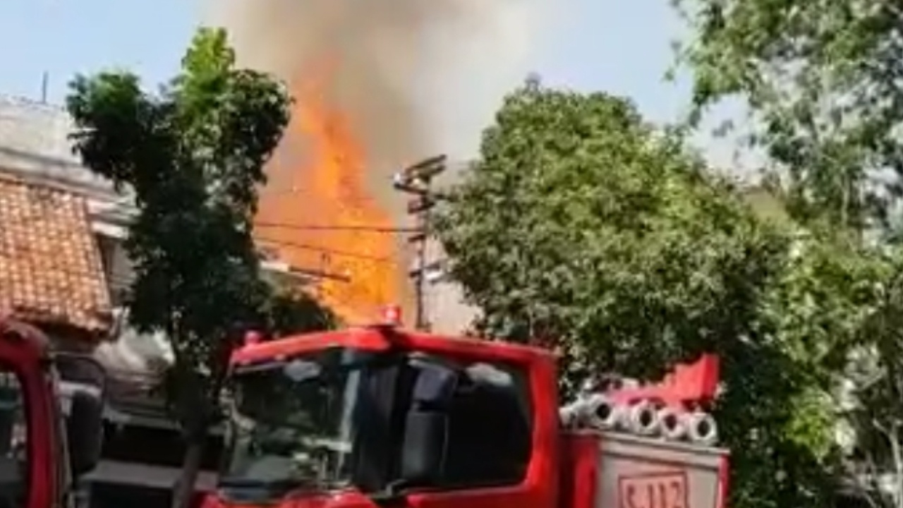Toko di Pasar Blauran Surabaya Terbakar, Lima Orang Tewas