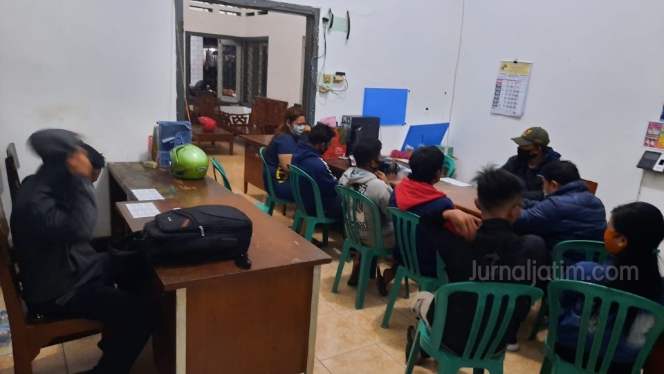 Satpol PP Amankan 8 Muda-mudi Pesta Miras di Kos Semampir Kediri