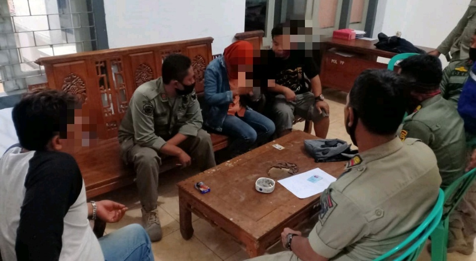 Suami Ajak Satpol PP Gerebek Istri Diduga Selingkuh di Ruko Kediri