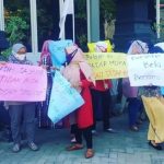 Ibu-ibu di Jombang Demo Dinas Pendidikan Tuntuk Sekolah Tatap Muka