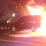 Diduga Korsleting, Honda Mobilio Terbakar di Depan SPBU Semampir