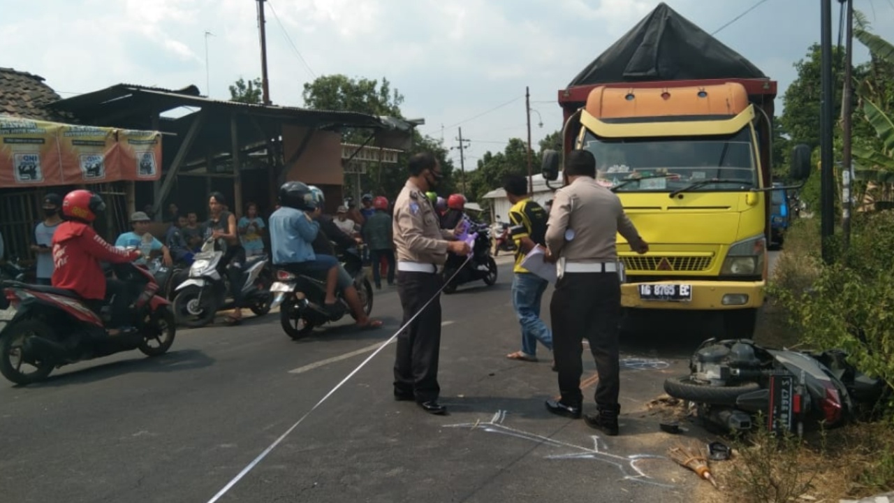 Kronologi Motor vs Truk Hingga Tewaskan 3 Orang di Jombang