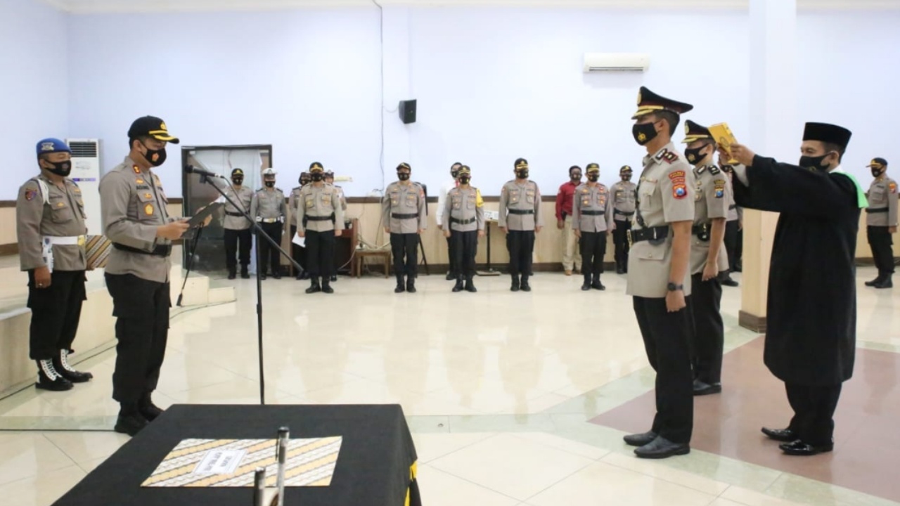 Kapolres Jombang Pimpin Sertijab Wakapolres Dengan Protokol Kesehatan