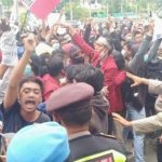 Pendemo Tolak Omnibus Law di Tuban Teriakkan Yel-yel "DPR Goblok"