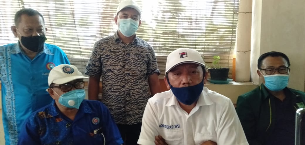 Demo Buruh Tolak UU Cipta Kerja di Surabaya Juga Tuntut Kenaikan UMP