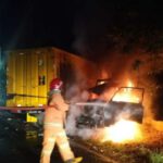 Truk Boks Oleng Tabrak L300 Lalu Terbakar di Bojonegoro, 5 Orang Luka