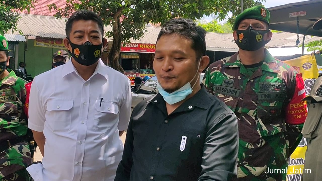Kena Razia Masker di Jombang, Pria Ini Ngaku Sedang Merokok