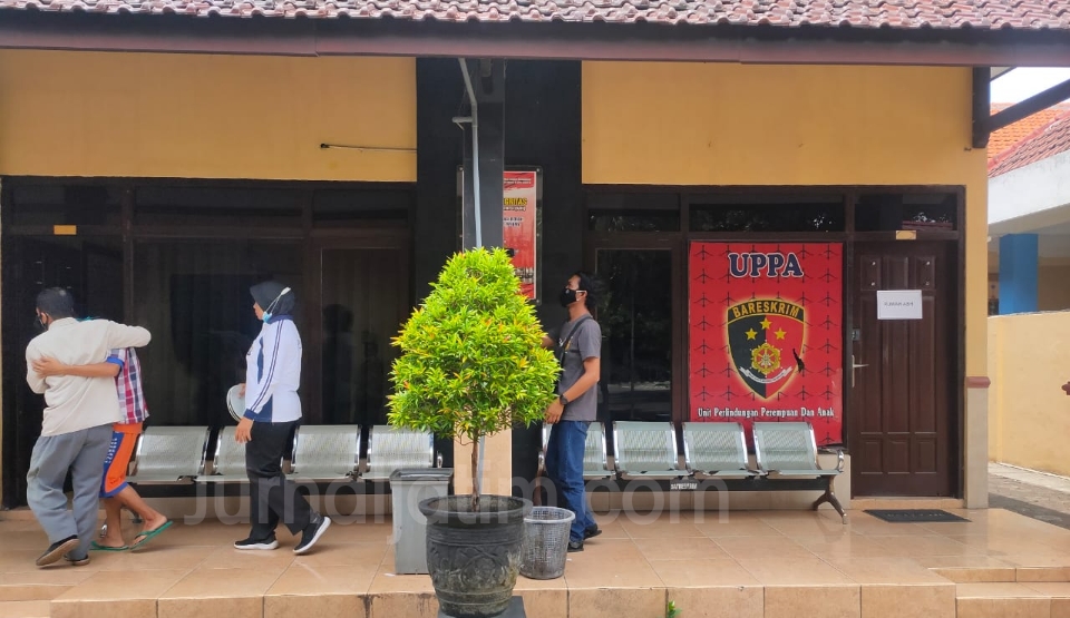Rekonstruksi Pembunuhan Kedung Cinet, Tersangka Melarang Teman Menolong Korban