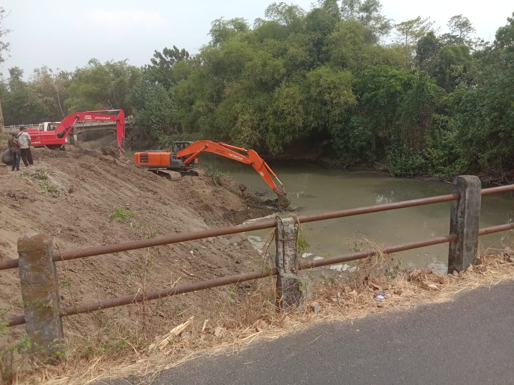 Dinas PUPR Kabupaten Jombang Tanggap Banjir Ngotok Ring Kanal