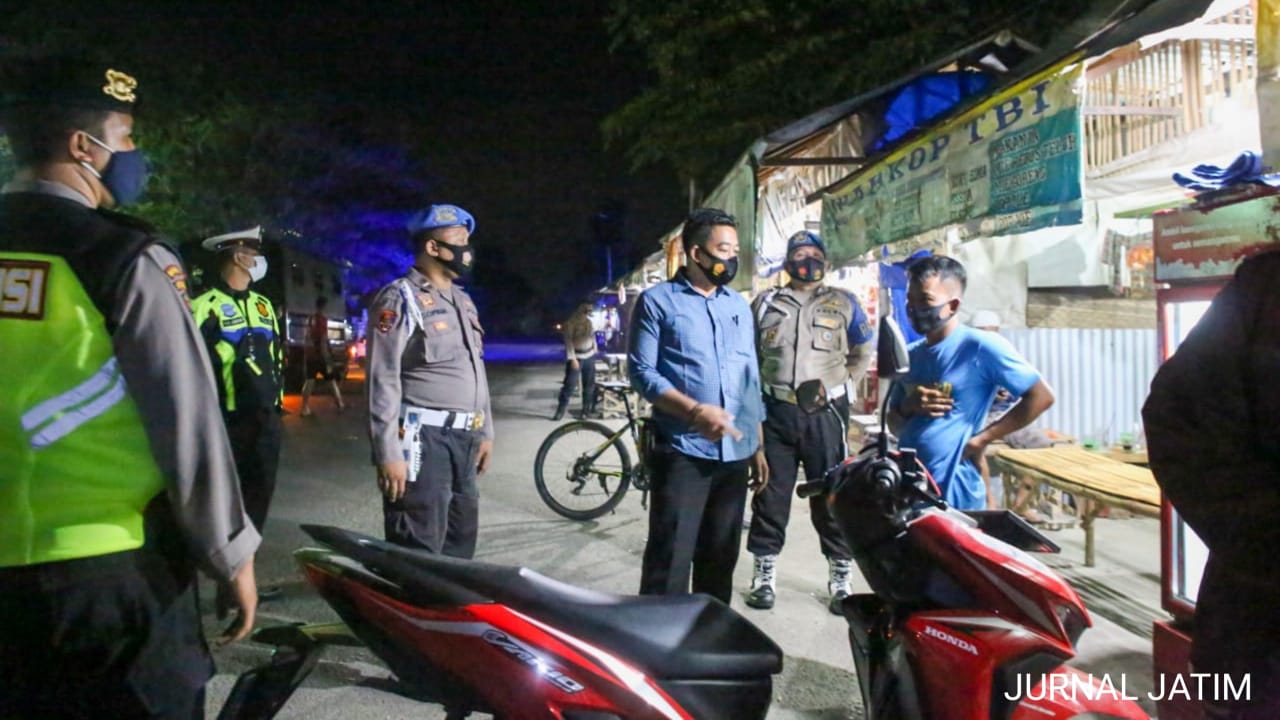 Kasat Resnarkoba Polres Jombang Pimpin Patroli Imbauan Penerapan 3M