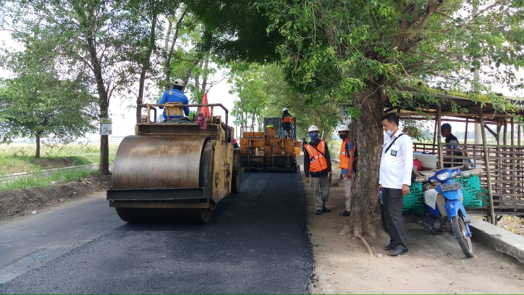 Beri Kenyamanan, PUPR Jombang Lakukan Pemeliharaan Jalan Berkala