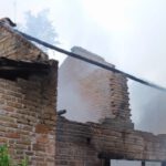 Ditinggal Pemilik Keluar, Rumah Warga Semampir Kediri Hangus Terbakar