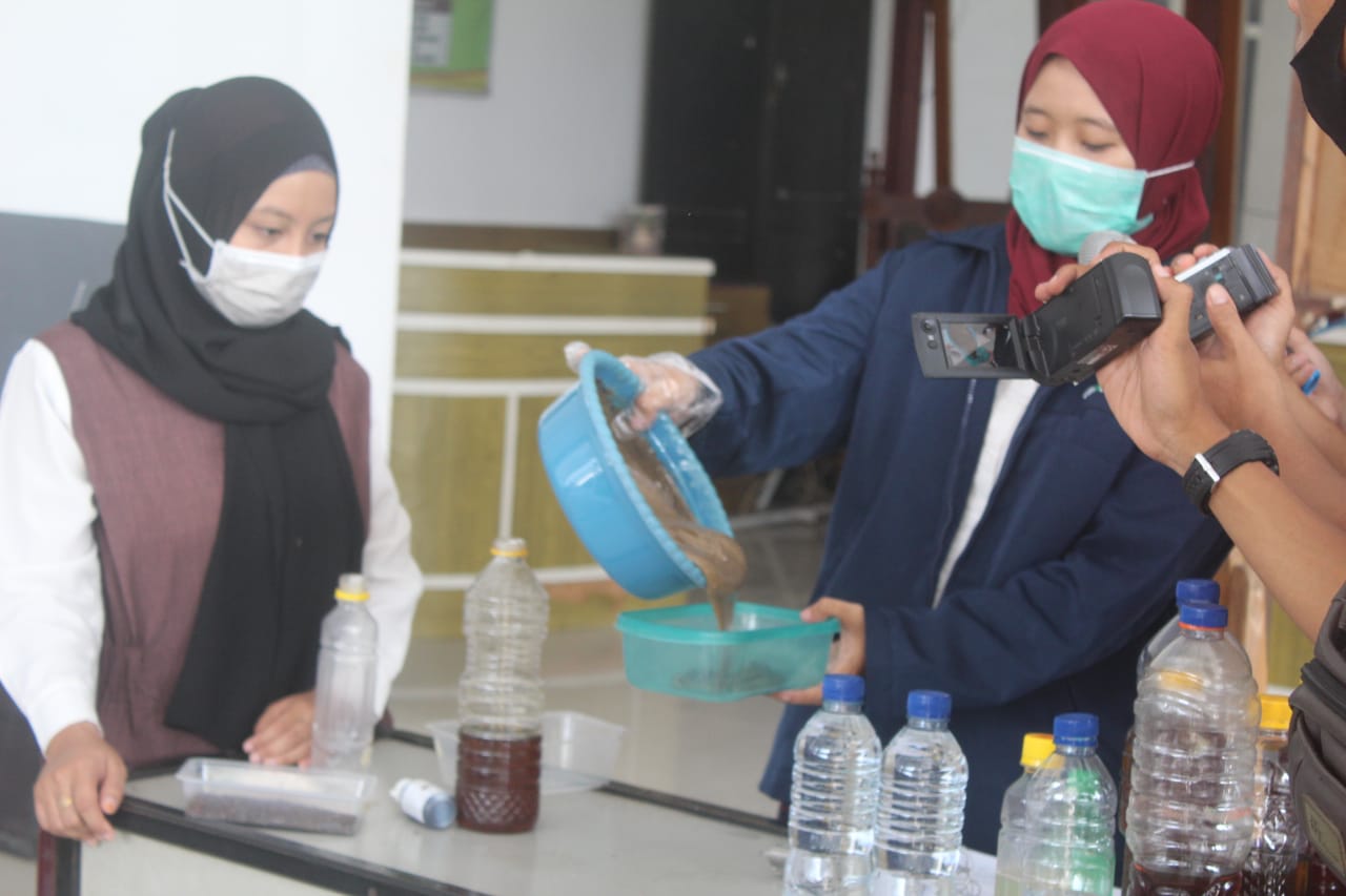 Mahasiswa di Jombang Bikin Sabun Cuci Tangan Dari Minyak Jelantah