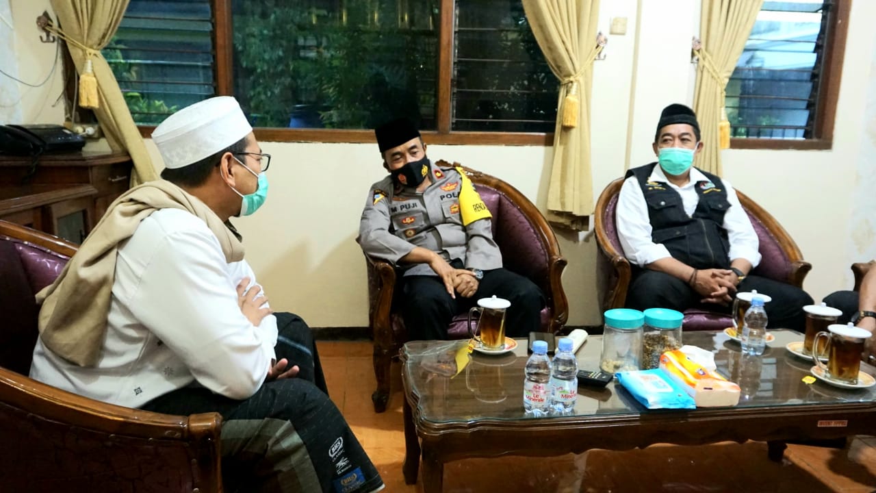 Silaturahmi ke Ponpes Bahrul Ulum, Polres Jombang Ajak Perangi Hoaks