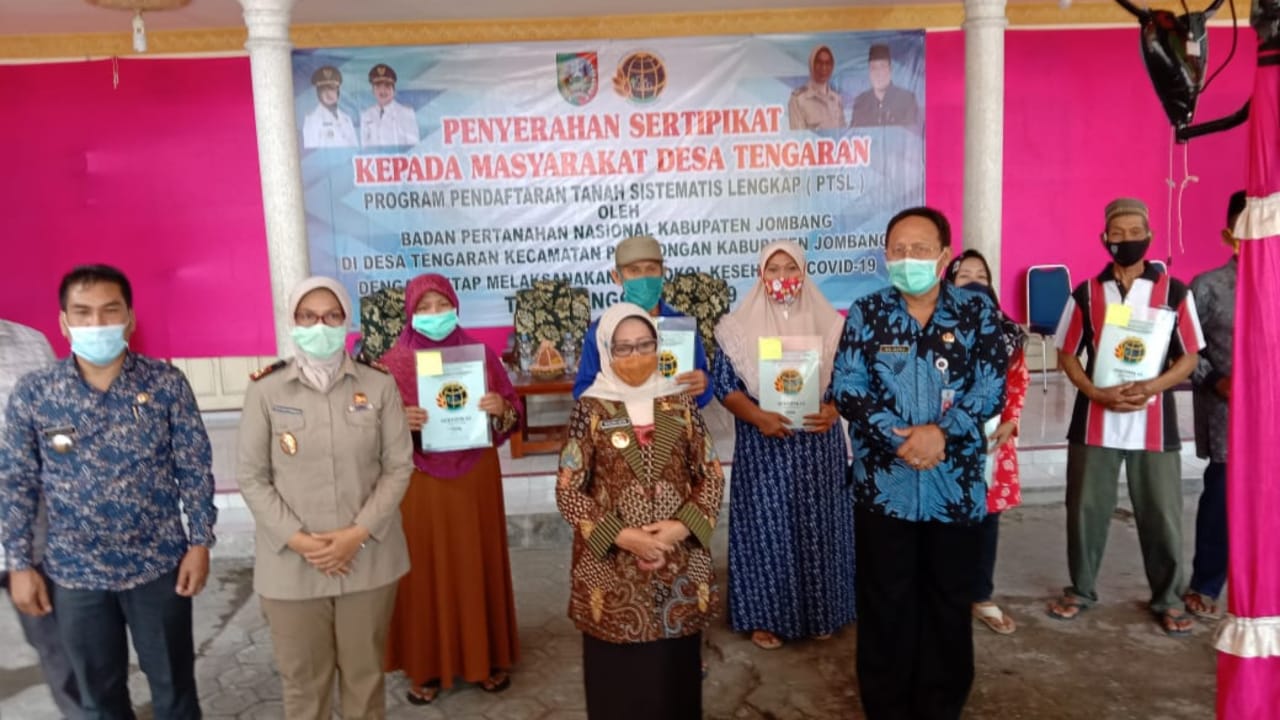 Warga Jombang Gembira Dapat Sertifikat Tanah Program PTSL