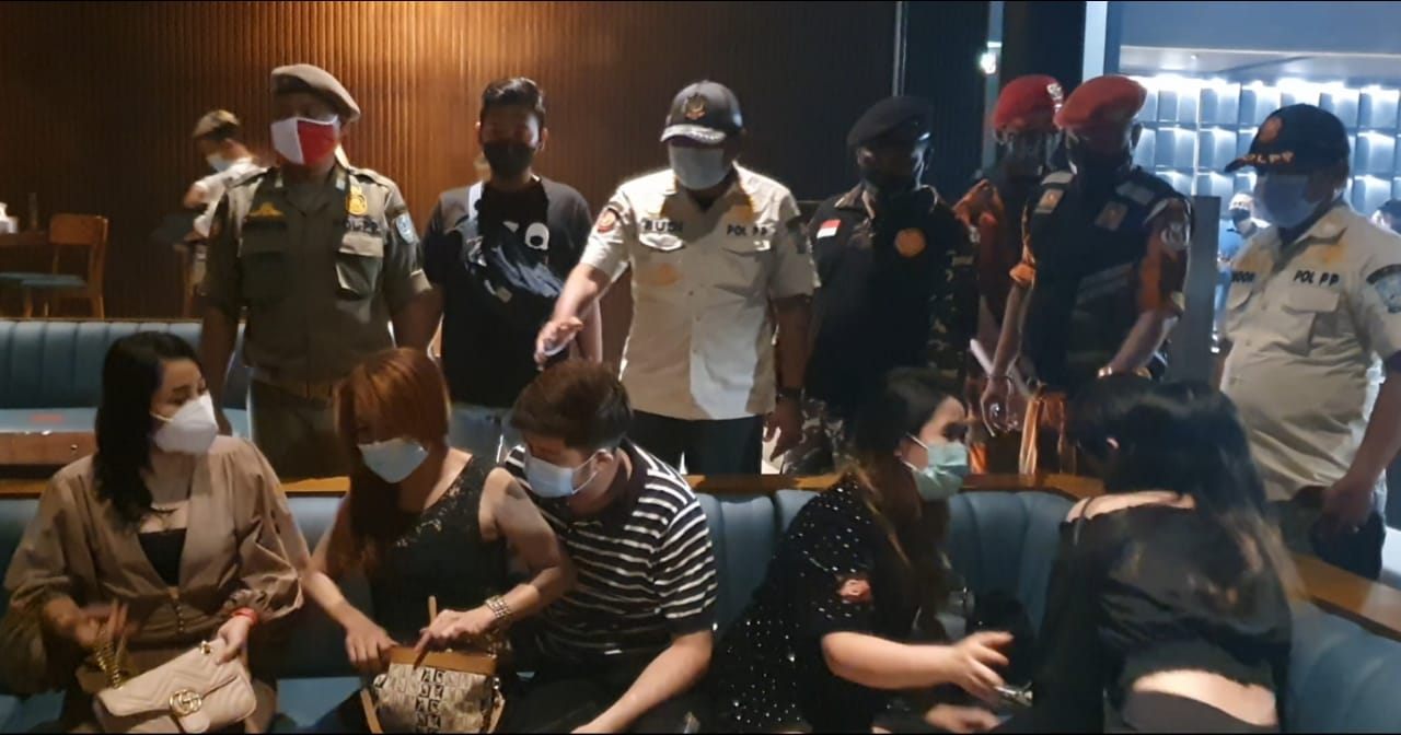 Gerebek Hiburan Malam Di Surabaya Satpol Pp Temukan Kerumunan Orang