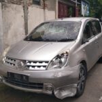 Mabuk Tabrak Motor Lalu Kabur, Mobil Livina Dirusak Massa di Jombang