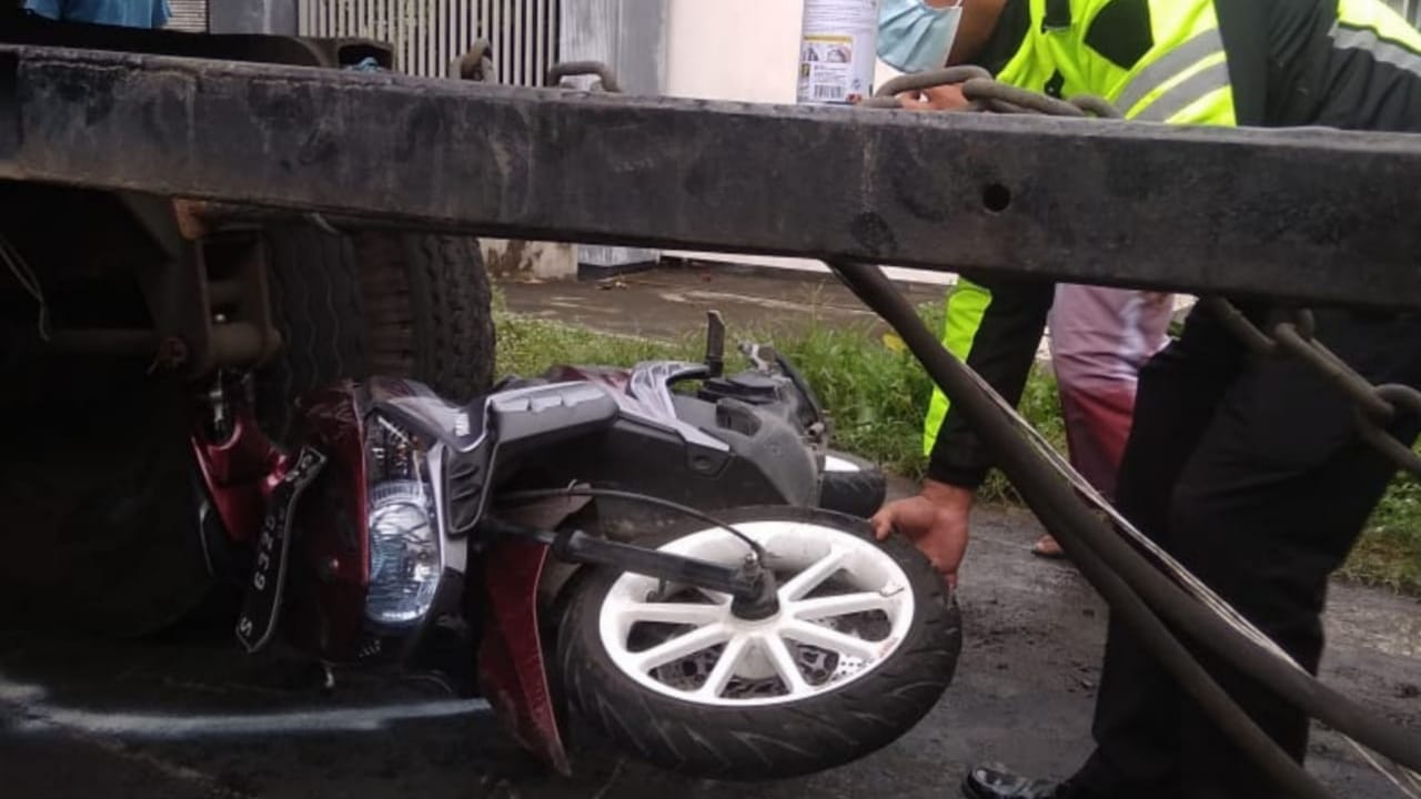 Kecelekaan Maut di Jombang, Pemotor Jatuh di Kolong Truk Lalu Terlindas