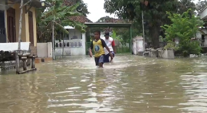 Dua Hari Banjir Jombang, Kebutuhan Makanan Warga Dari Hasil Jimpitan