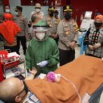 Kapolda Jatim Cek Anggota Donor Plasma Konvalesen di PMI Surabaya