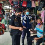 Tim Gabungan Patroli Keliling Jombang Bagikan Masker Cegah COVID-19