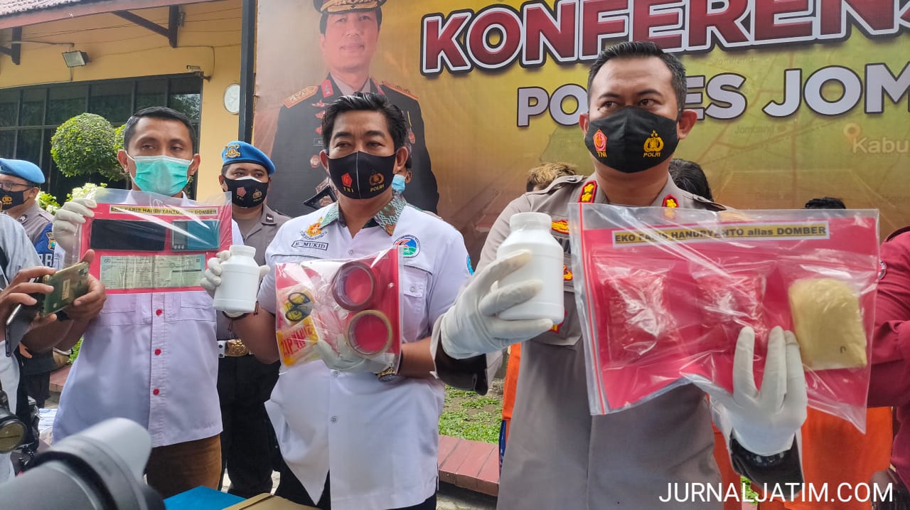 Dirilis Polisi, Bandar Sabu Sekeluarga di Jombang Menangis Sesenggukan