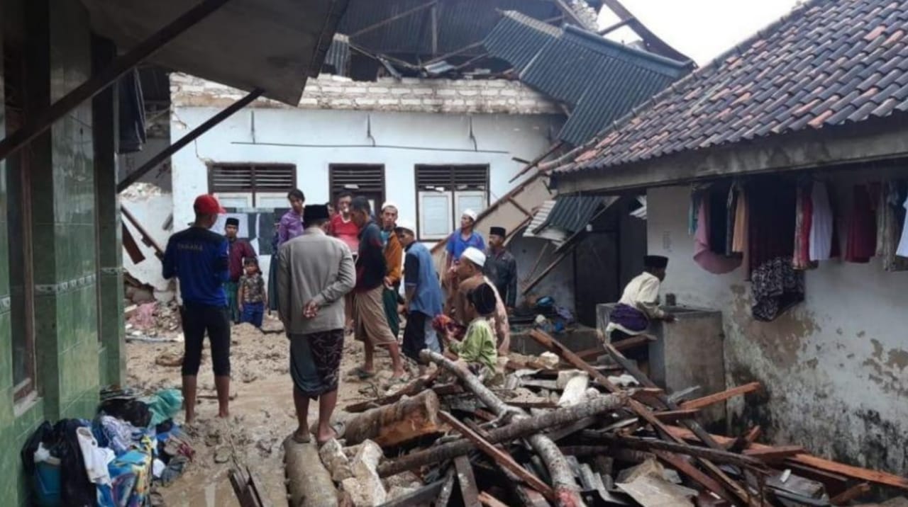 Innalillahi, Longsor Timpa Ponpes di Pamekasan, 5 Santriwati Meninggal