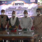 BPKH Bersama Lazuq Salurkan Bantuan Kendaraan Operasional di Ngawi