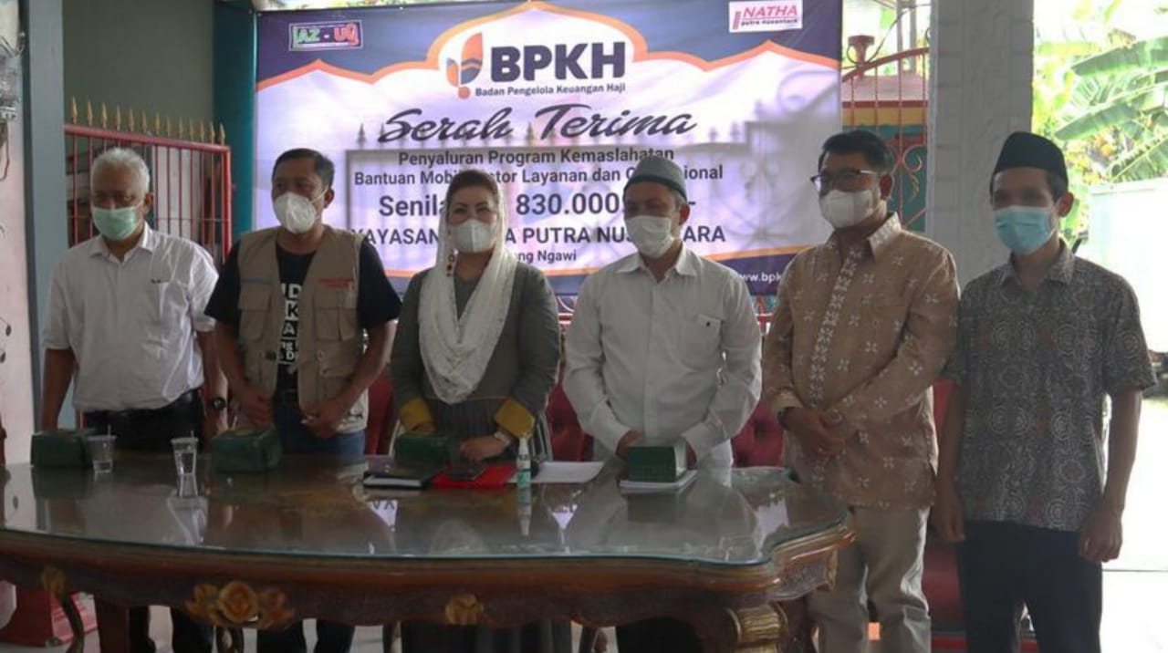BPKH Bersama Lazuq Salurkan Bantuan Kendaraan Operasional di Ngawi