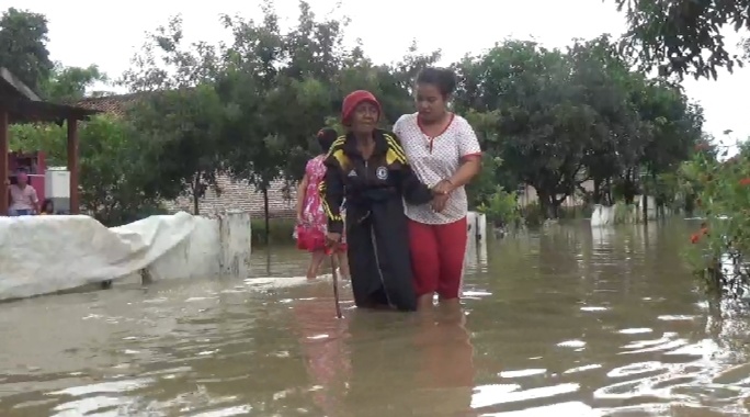 Korban Banjir di Bandarkedungmulyo Jombang Mulai Terserang Gatal-gatal