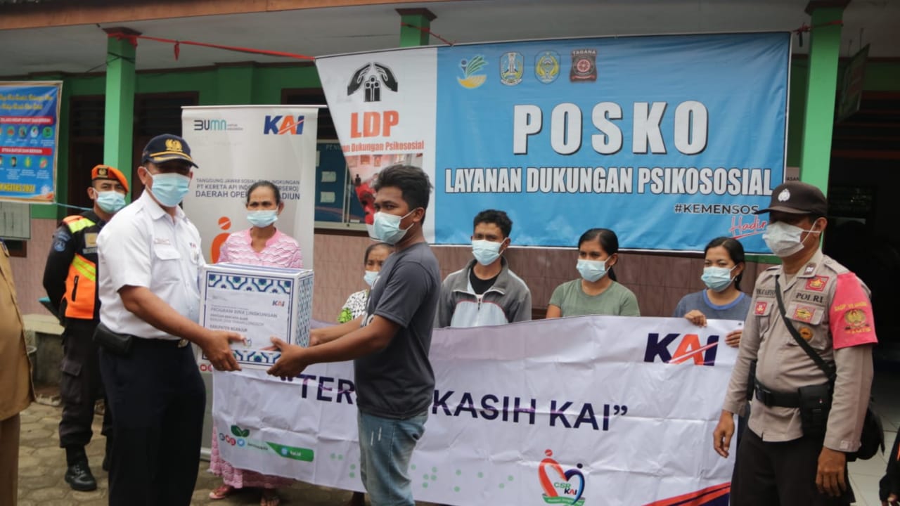 KAI Daop 7 Salurkan Bantuan Untuk Ringankan Korban Longsor Nganjuk